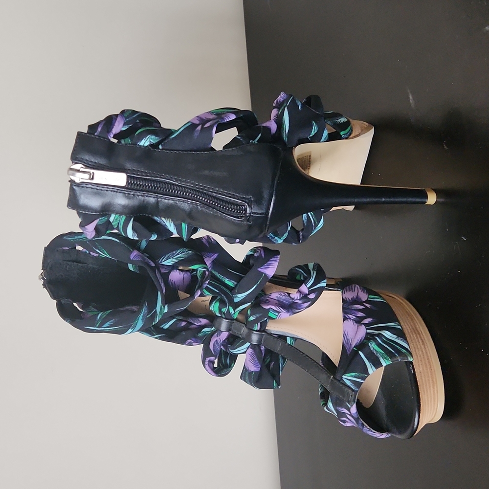 Colin Stuart High Heals - Picture 2 of 4